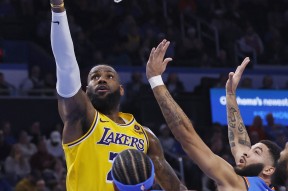 lol主题包-里程碑夜俄克拉荷马雷霆队长鼓劲；NBA总决赛转会期刷纪录；气氛紧张；控场能力受关注的简单介绍