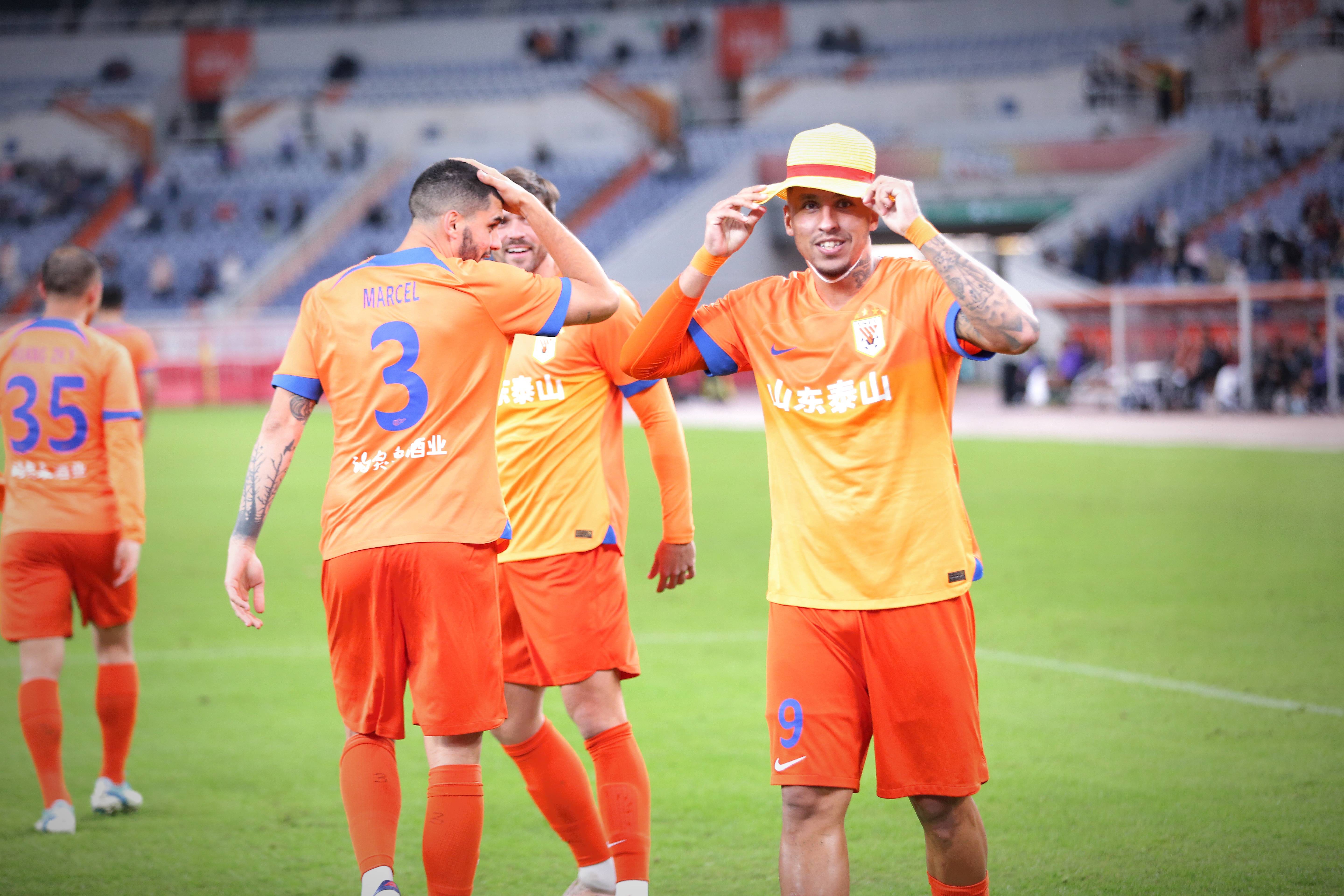 今晨中超传出新动向，山东泰山手感冰凉，管理层表态——管理层满意，阵容厚度经受考验的简单介绍