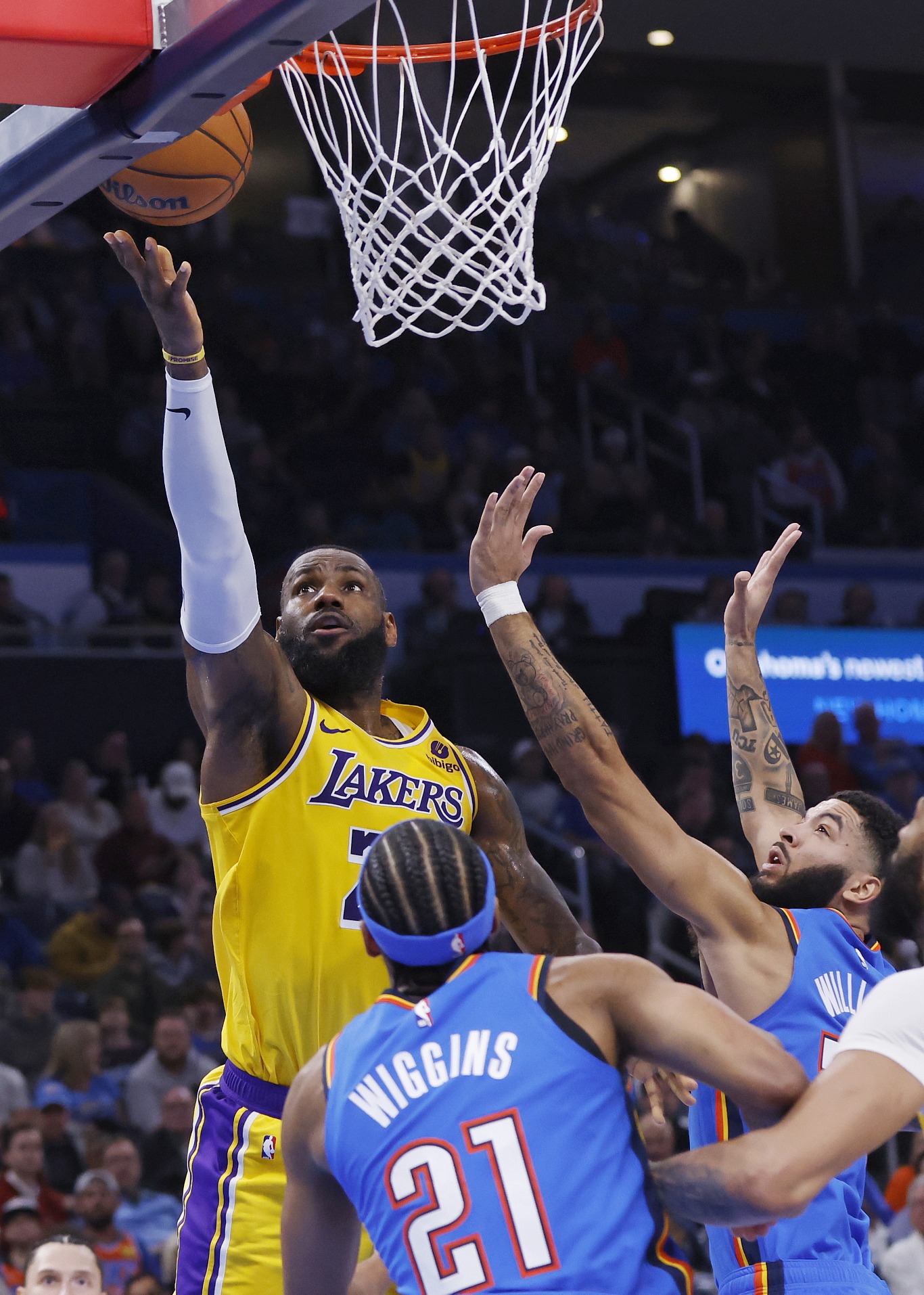 里程碑夜俄克拉荷马雷霆队长鼓劲；NBA总决赛转会期刷纪录；气氛紧张；控场能力受关注的简单介绍