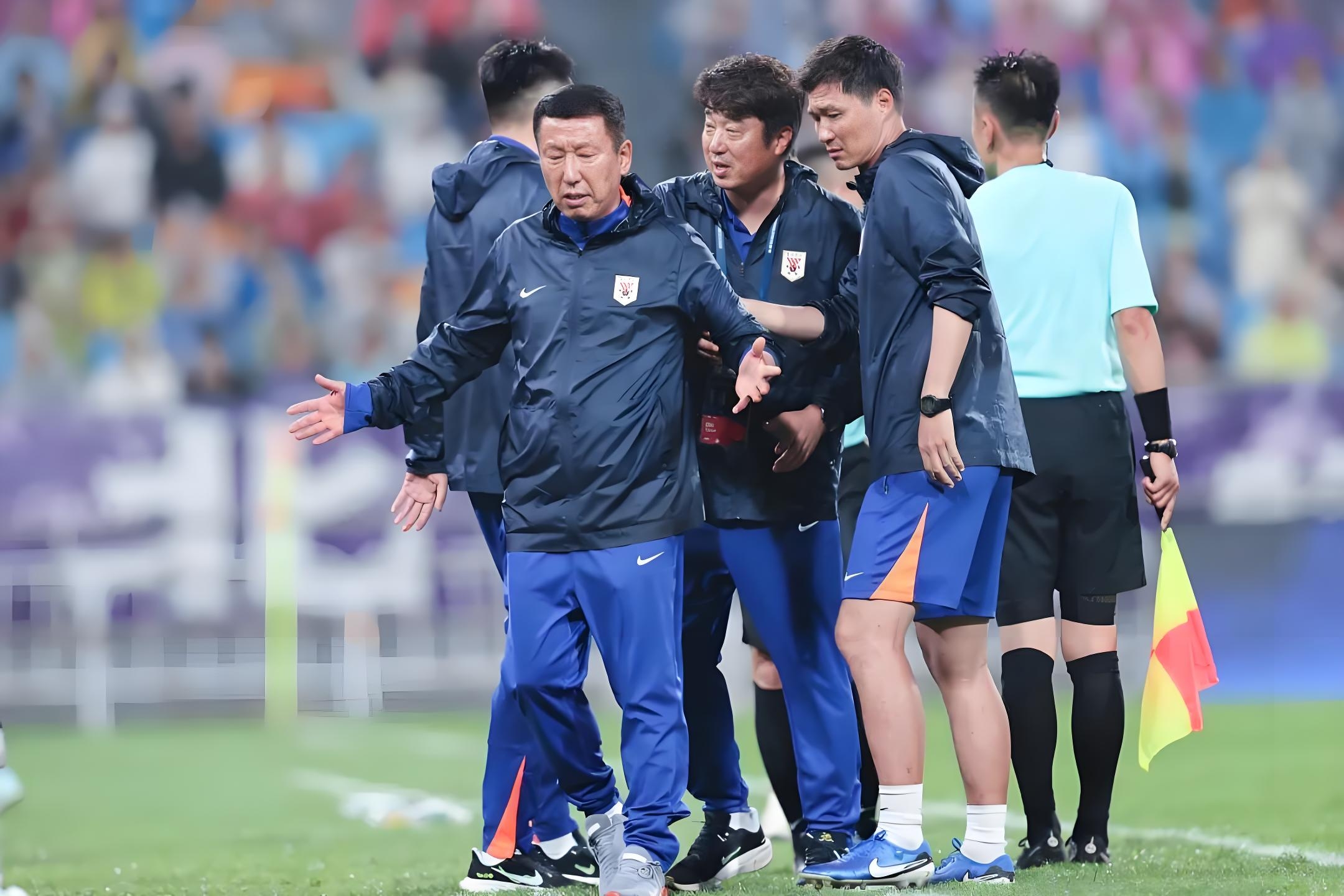 转会期西甲传出新动向，山东泰山官宣签约，管理层表态：气氛紧张，临场指挥获称赞(山东泰山官宣5名球员加盟)