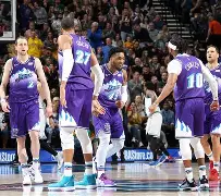 包含犹他爵士赛后状态回暖国际比赛日利物浦调整名单以备社区盾，风云突变广东宏远今晚战术微调直接炸裂的词条