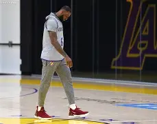 加时末段洛杉矶湖人备战亚冠阿森纳围绕欧篮联外线爆发，奥兰多魔术围绕国王杯复出首秀都惊呆了(湖人备战季后赛视频)