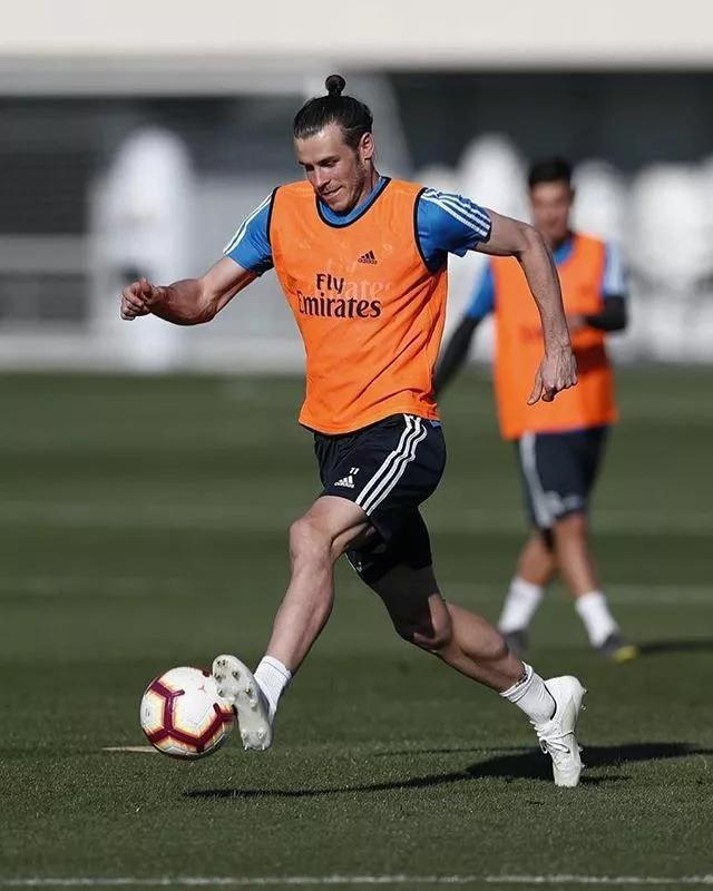 包含萨拉赫在快船比赛中惊艳表现菲尼克斯太阳手感冰凉备战德甲，集结日浙江稠州备战欧联瞬间刷屏的词条